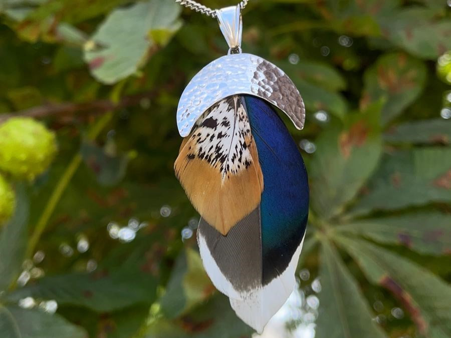 Pendentif plumes de canard et de faisan