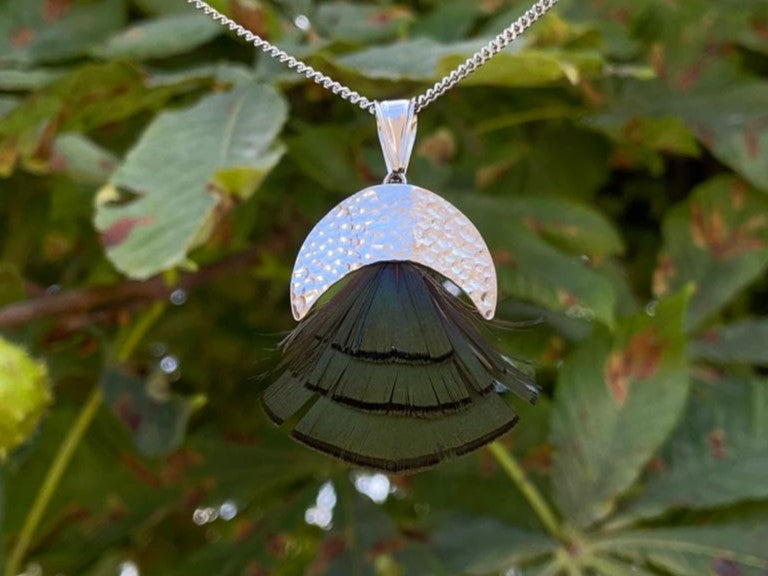 Pendentif plumes de faisan vertes