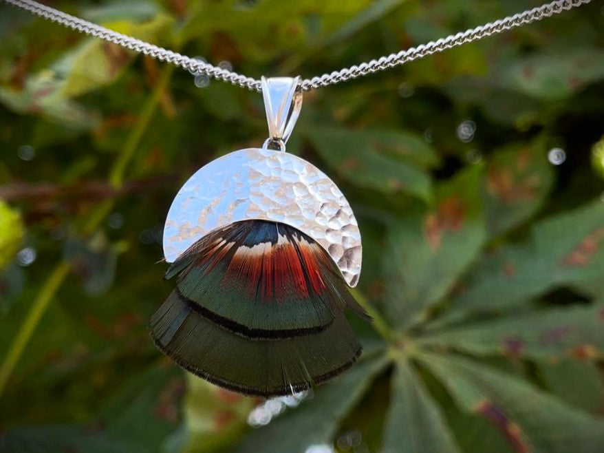 Pendentif plumes de faisan verte et orange