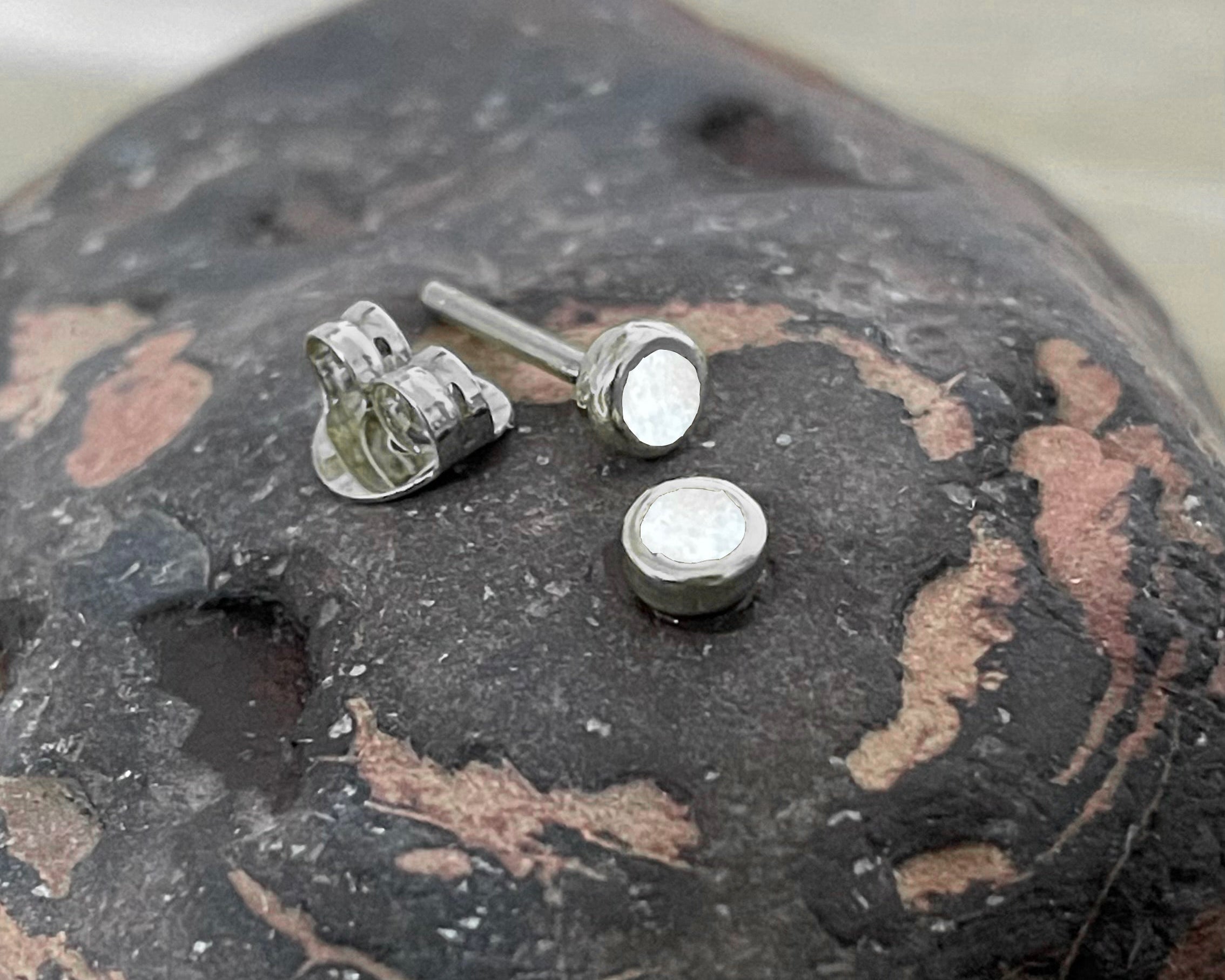 Boucles d’oreilles – Galet blanc
